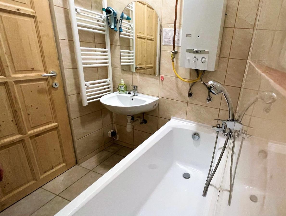 Evi Apartman Eger Exteriör bild