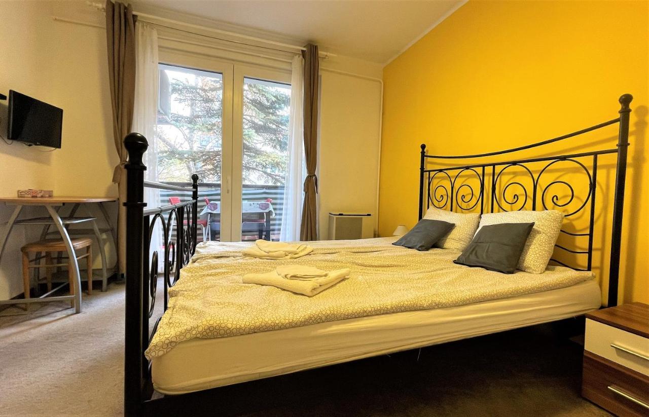 Evi Apartman Eger Exteriör bild