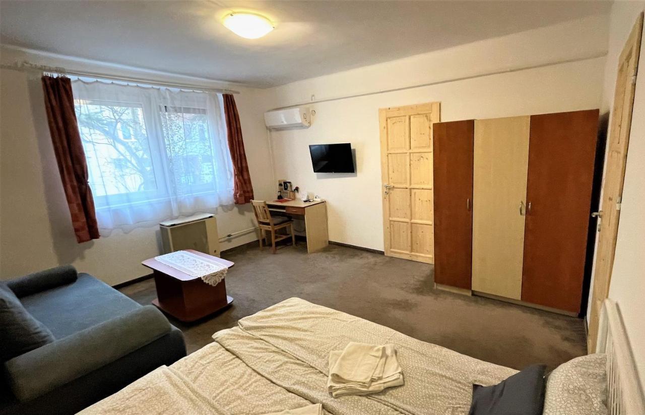 Evi Apartman Eger Exteriör bild
