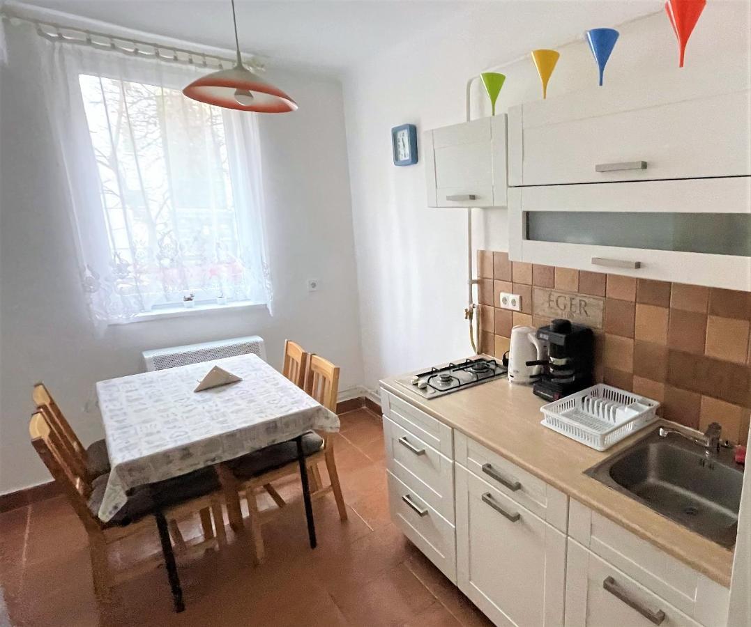 Evi Apartman Eger Exteriör bild