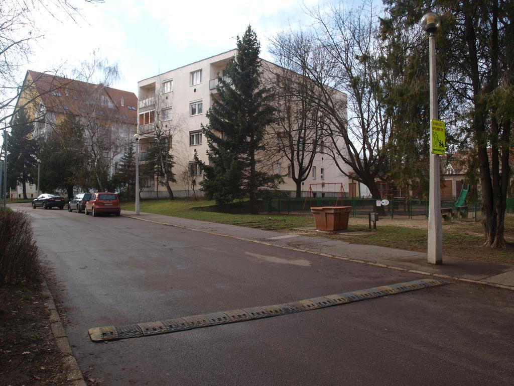 Evi Apartman Eger Exteriör bild